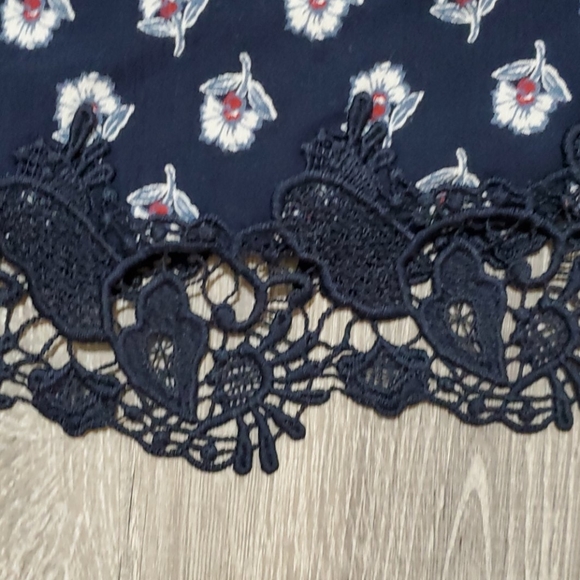 Abercrombie & Fitch Halter - Picture 3 of 6